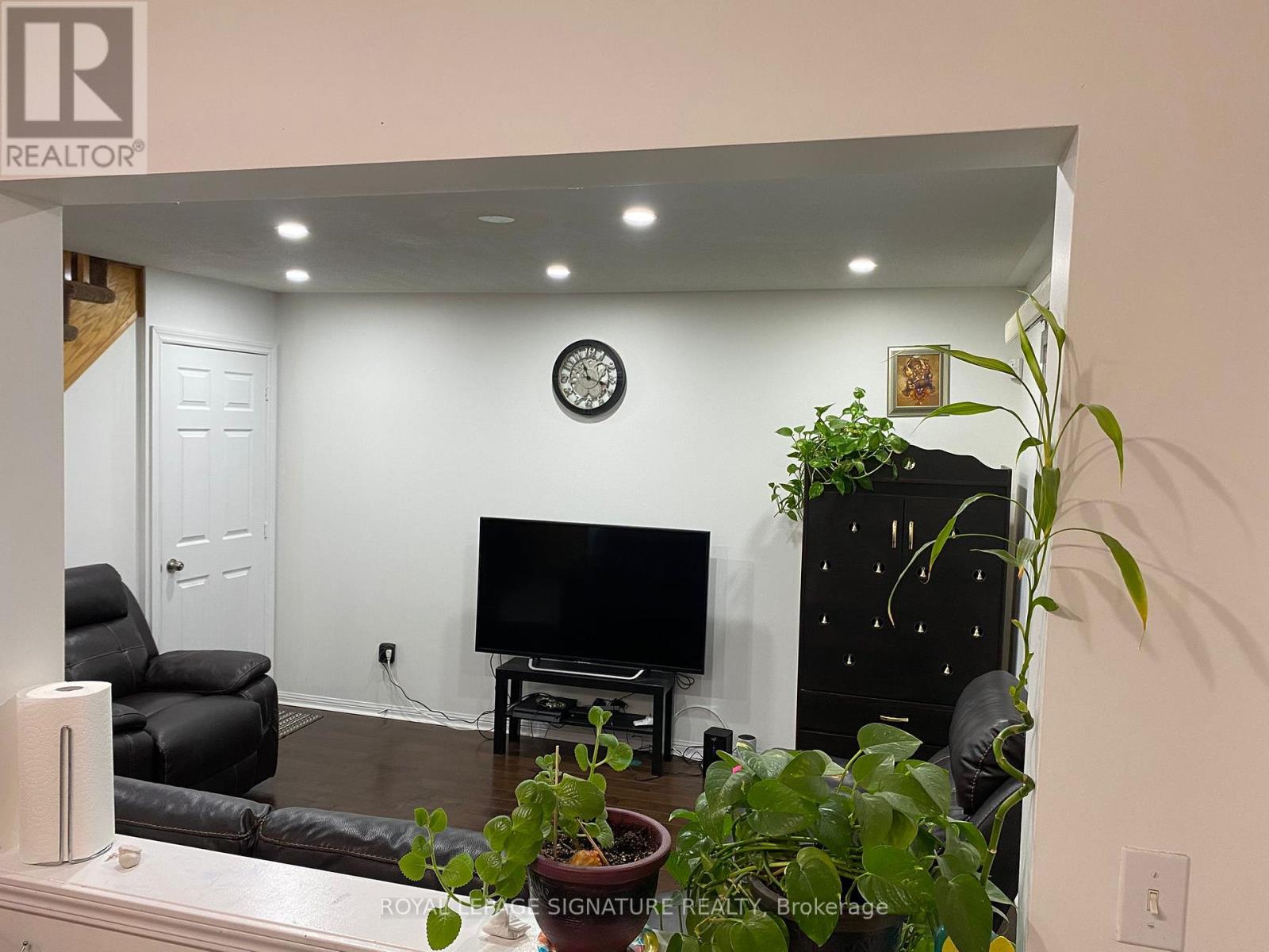 Upper - 1025 Barclay Circle, Milton, Ontario  L9T 5W5 - Photo 5 - W12449757
