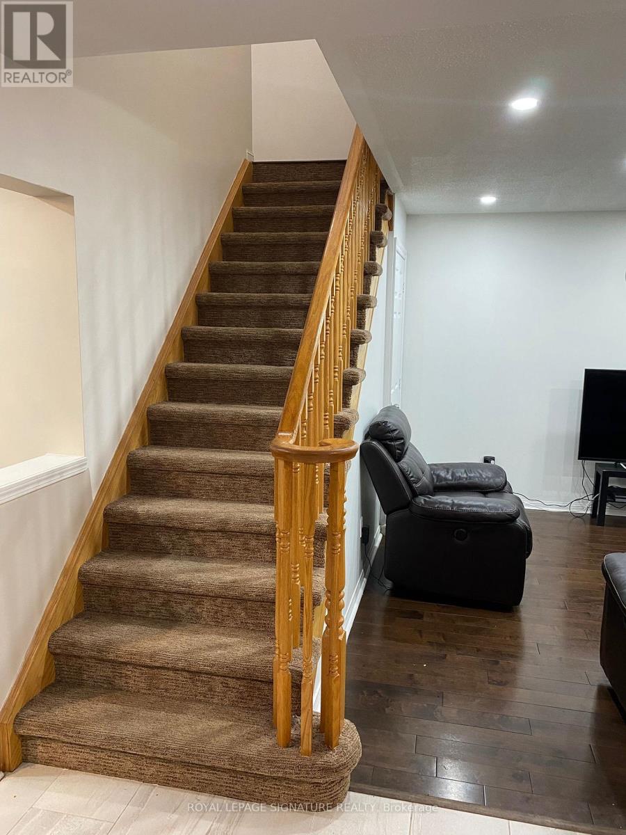 Upper - 1025 Barclay Circle, Milton, Ontario  L9T 5W5 - Photo 6 - W12449757