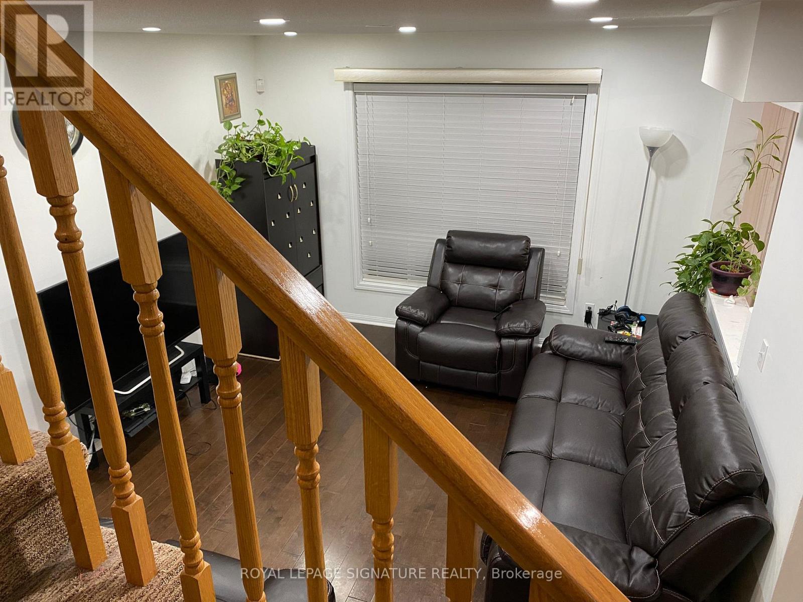 Upper - 1025 Barclay Circle, Milton, Ontario  L9T 5W5 - Photo 7 - W12449757