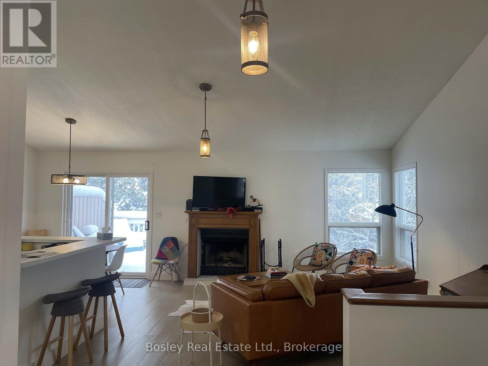 17 - 58 Alice Street, Blue Mountains, Ontario  N0H 2P0 - Photo 3 - X12449828