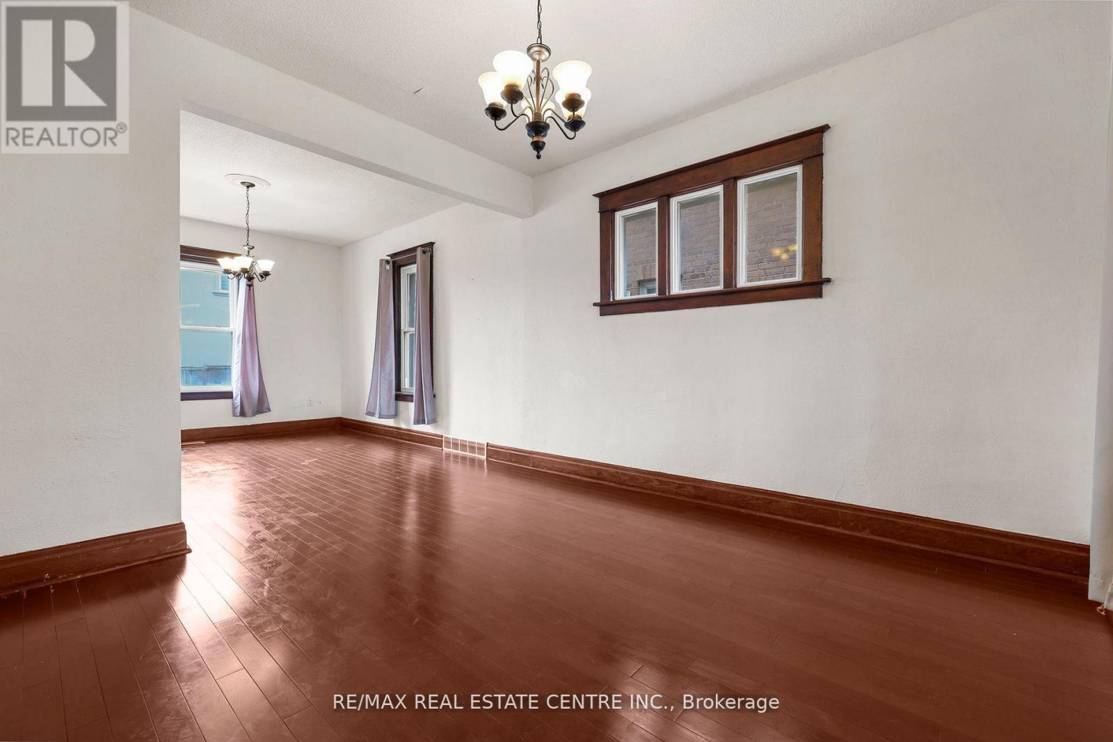 323 Queenston Road, Niagara-On-The-Lake, Ontario  L0S 1J0 - Photo 10 - X12449600