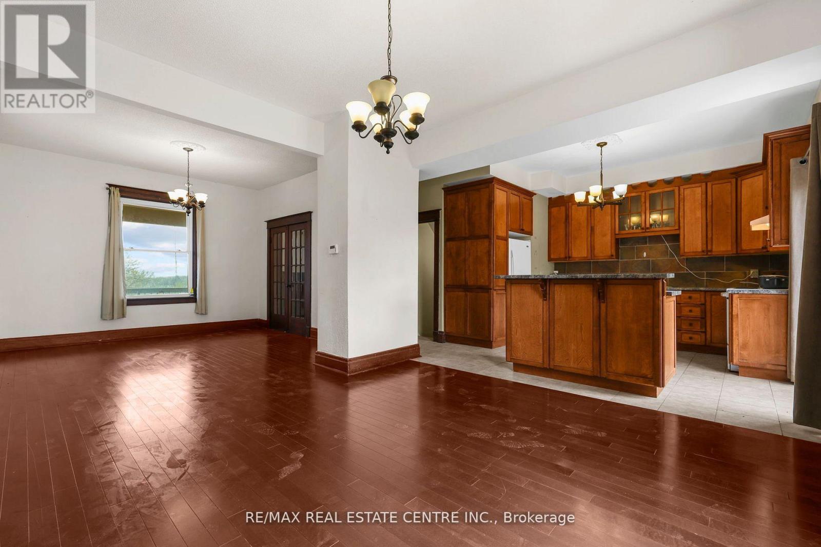 323 Queenston Road, Niagara-On-The-Lake, Ontario  L0S 1J0 - Photo 12 - X12449600