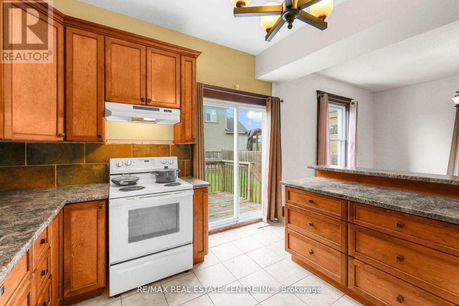 323 Queenston Road, Niagara-On-The-Lake, Ontario  L0S 1J0 - Photo 17 - X12449600
