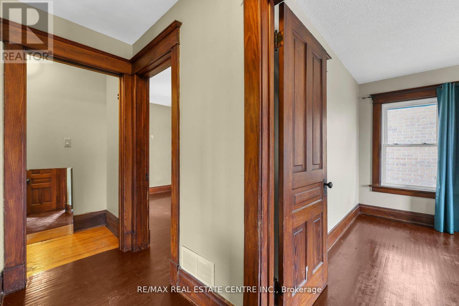 323 Queenston Road, Niagara-On-The-Lake, Ontario  L0S 1J0 - Photo 19 - X12449600