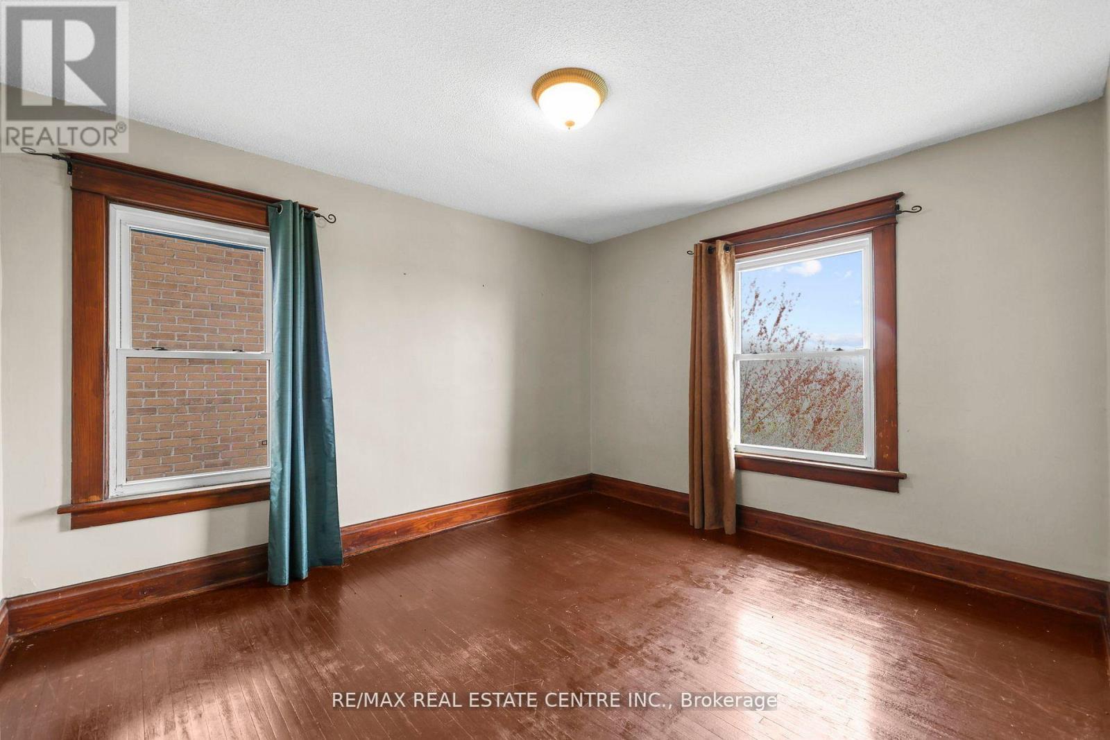 323 Queenston Road, Niagara-On-The-Lake, Ontario  L0S 1J0 - Photo 20 - X12449600