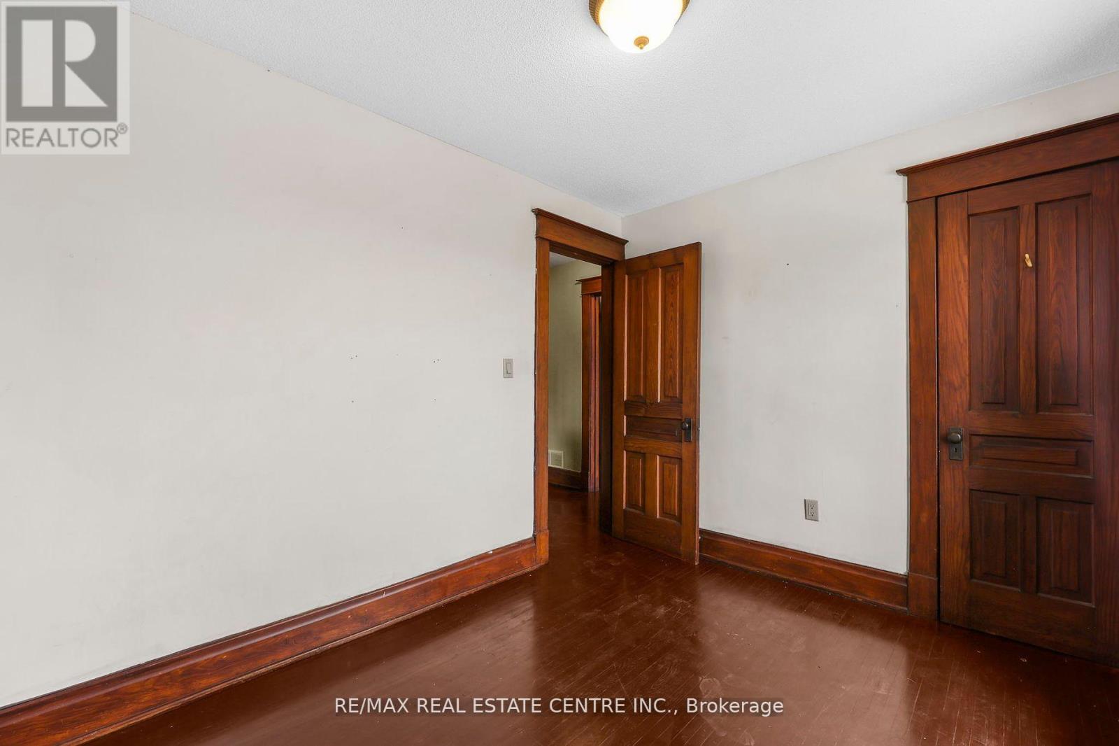 323 Queenston Road, Niagara-On-The-Lake, Ontario  L0S 1J0 - Photo 21 - X12449600