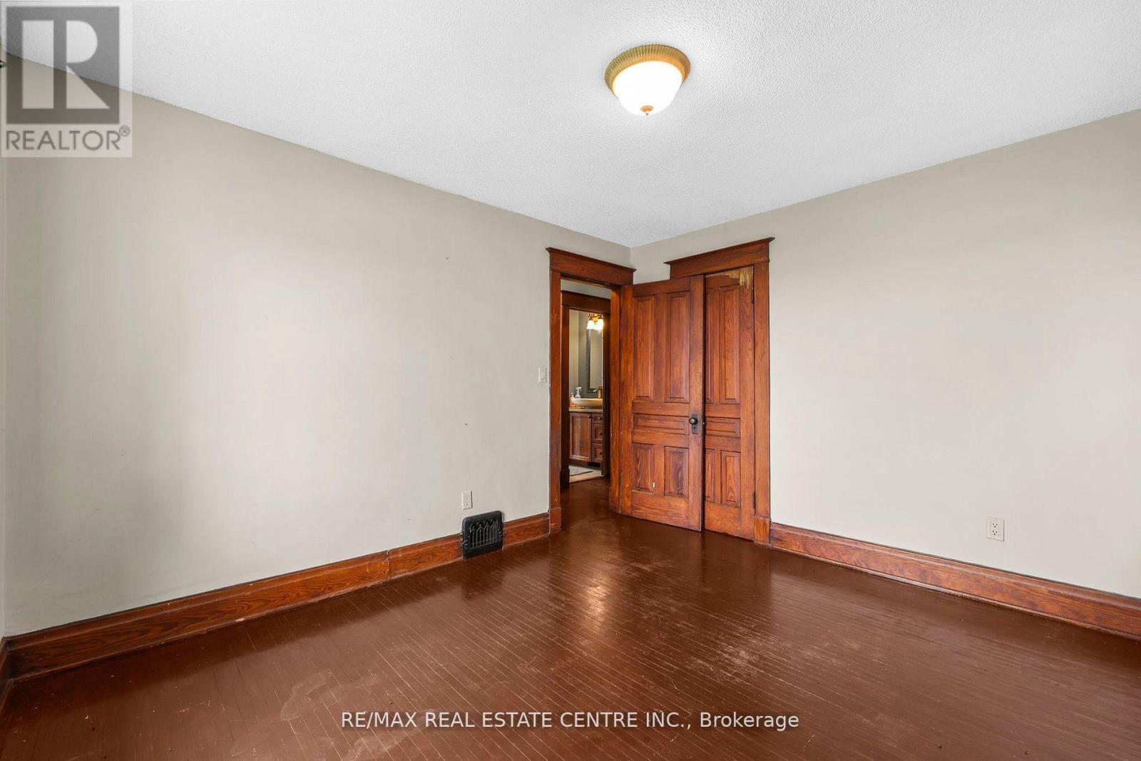 323 Queenston Road, Niagara-On-The-Lake, Ontario  L0S 1J0 - Photo 23 - X12449600