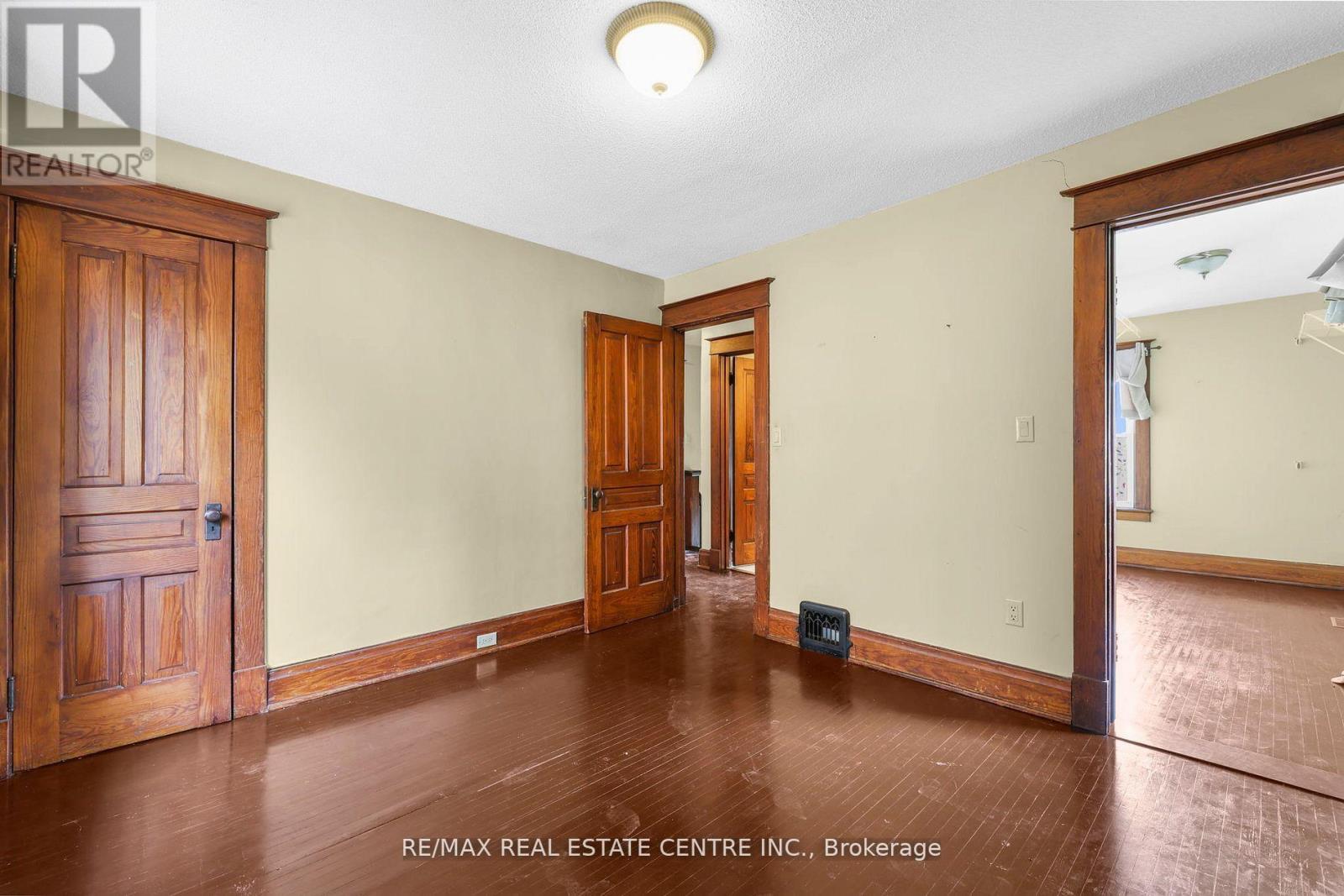323 Queenston Road, Niagara-On-The-Lake, Ontario  L0S 1J0 - Photo 25 - X12449600