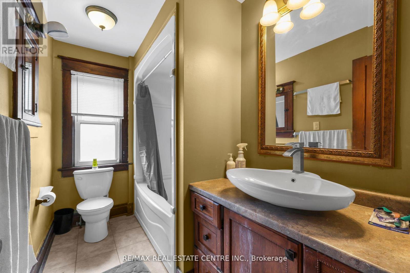 323 Queenston Road, Niagara-On-The-Lake, Ontario  L0S 1J0 - Photo 28 - X12449600