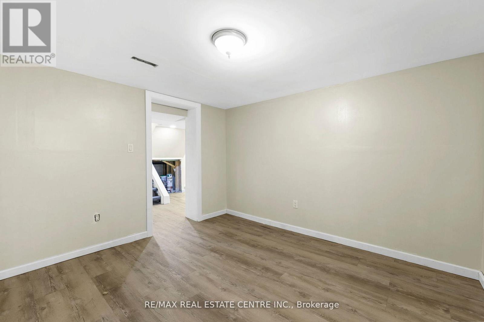 323 Queenston Road, Niagara-On-The-Lake, Ontario  L0S 1J0 - Photo 32 - X12449600