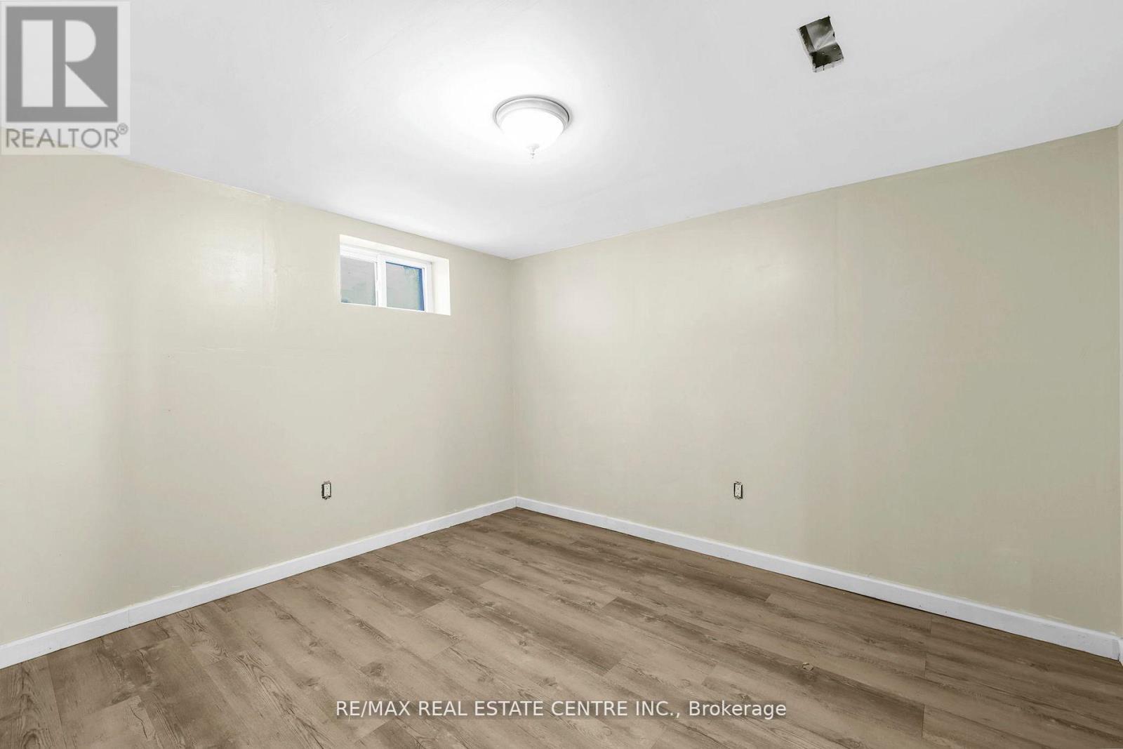 323 Queenston Road, Niagara-On-The-Lake, Ontario  L0S 1J0 - Photo 34 - X12449600