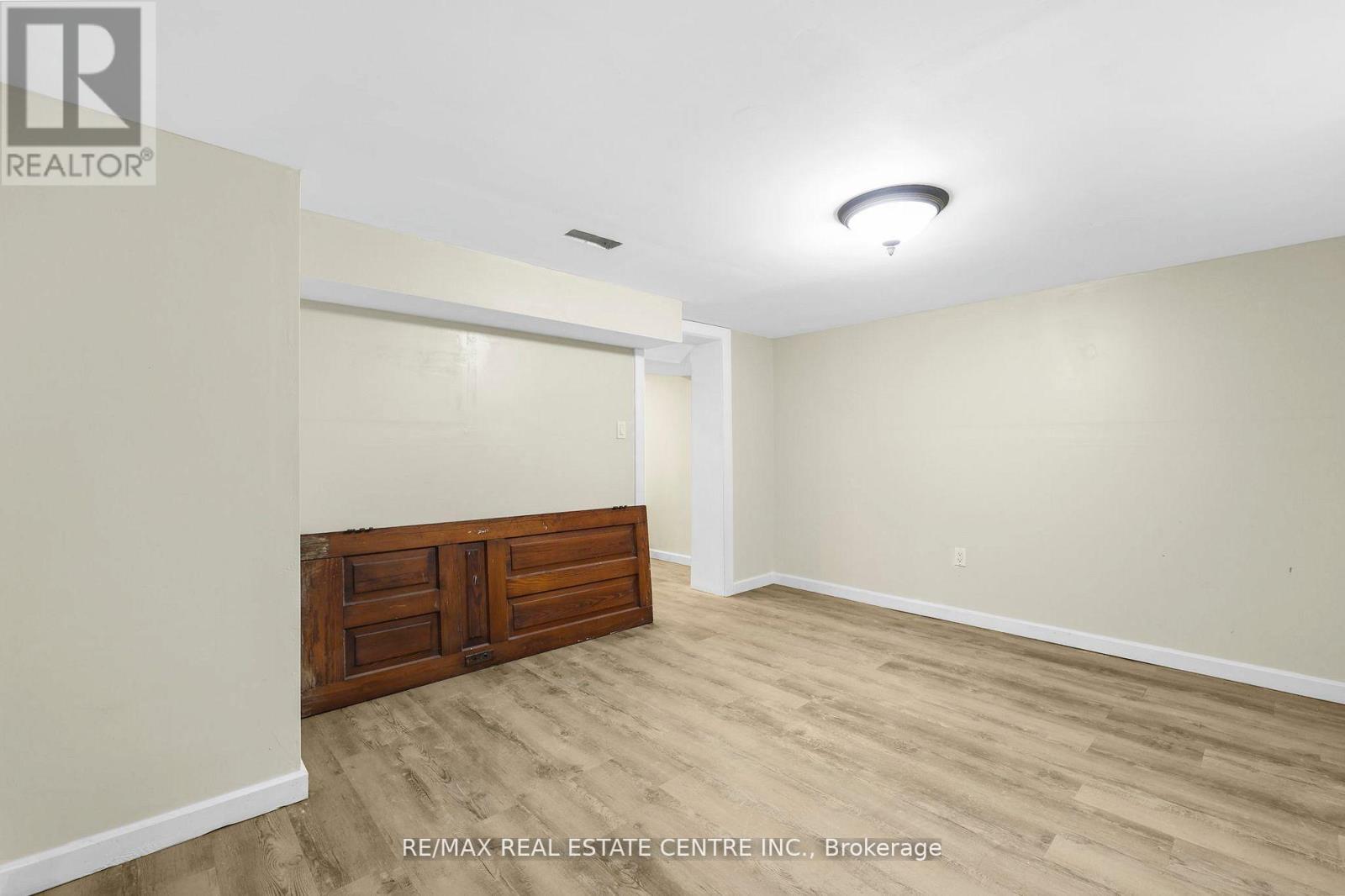 323 Queenston Road, Niagara-On-The-Lake, Ontario  L0S 1J0 - Photo 35 - X12449600