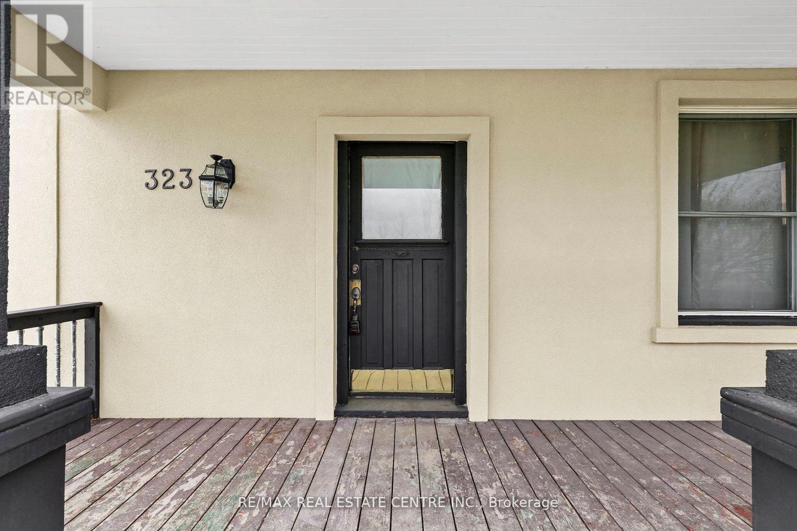 323 Queenston Road, Niagara-On-The-Lake, Ontario  L0S 1J0 - Photo 4 - X12449600