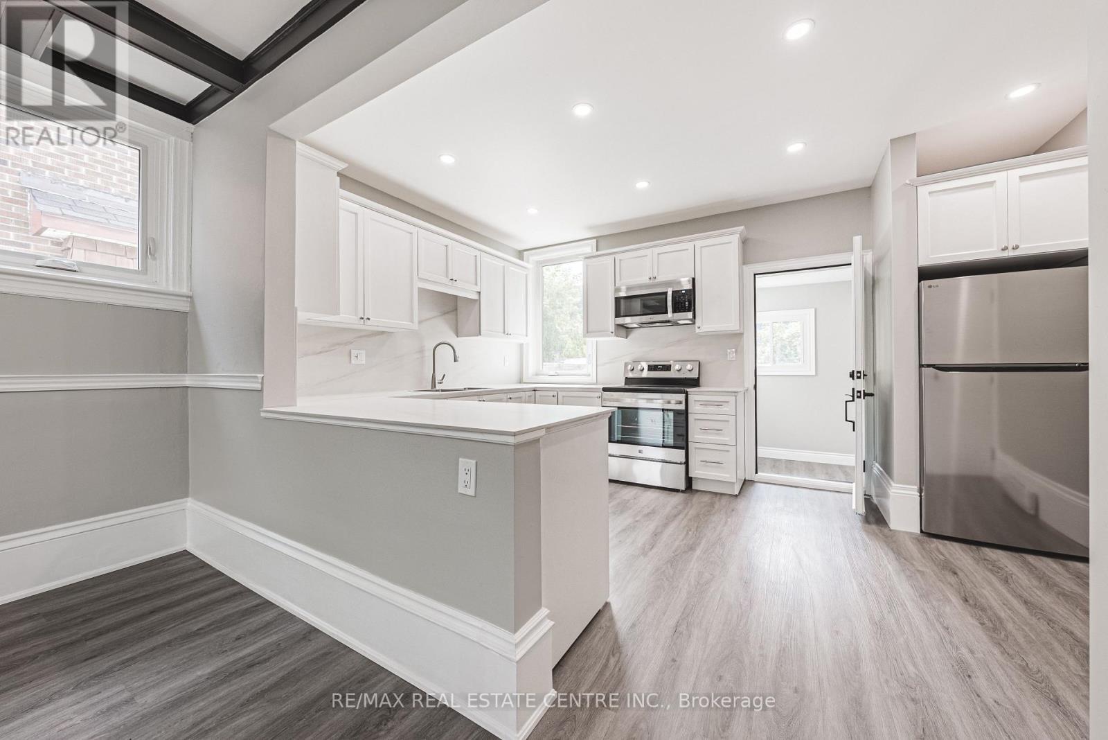 354 Cumberland Avenue, Hamilton, Ontario  L8M 2A2 - Photo 13 - X12449615