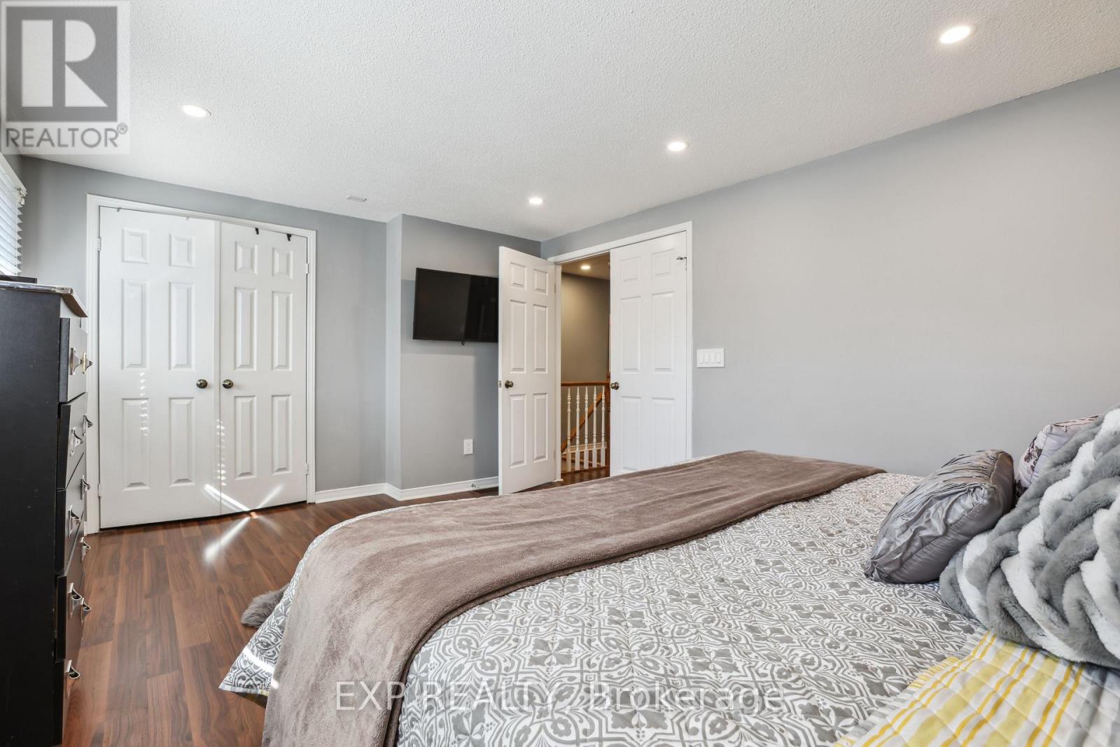 49 - 2 Royalwood Court, Hamilton, Ontario  L8E 4Z1 - Photo 12 - X12449630