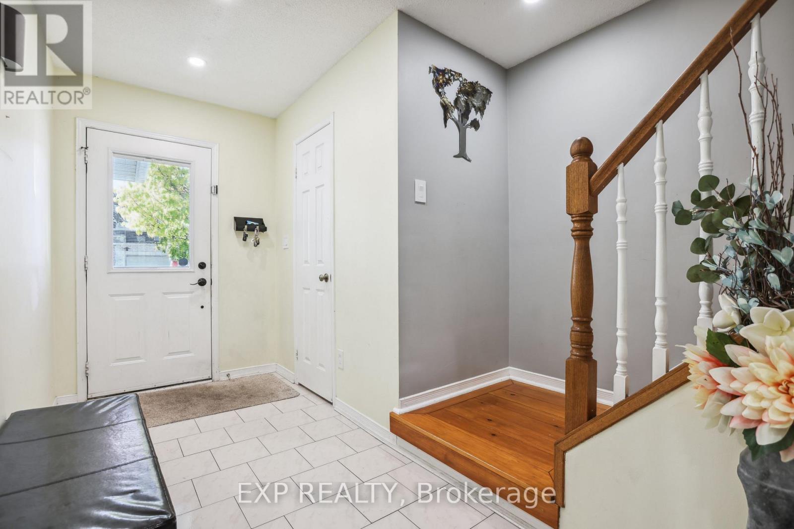 49 - 2 Royalwood Court, Hamilton, Ontario  L8E 4Z1 - Photo 3 - X12449630