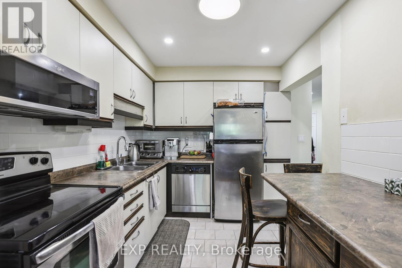 49 - 2 Royalwood Court, Hamilton, Ontario  L8E 4Z1 - Photo 8 - X12449630