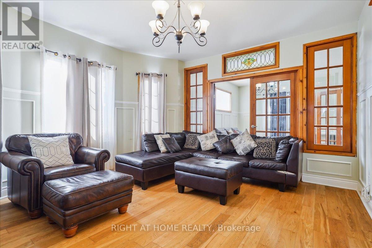6311 Barker Street, Niagara Falls, Ontario  L2G 1Y6 - Photo 5 - X12449646