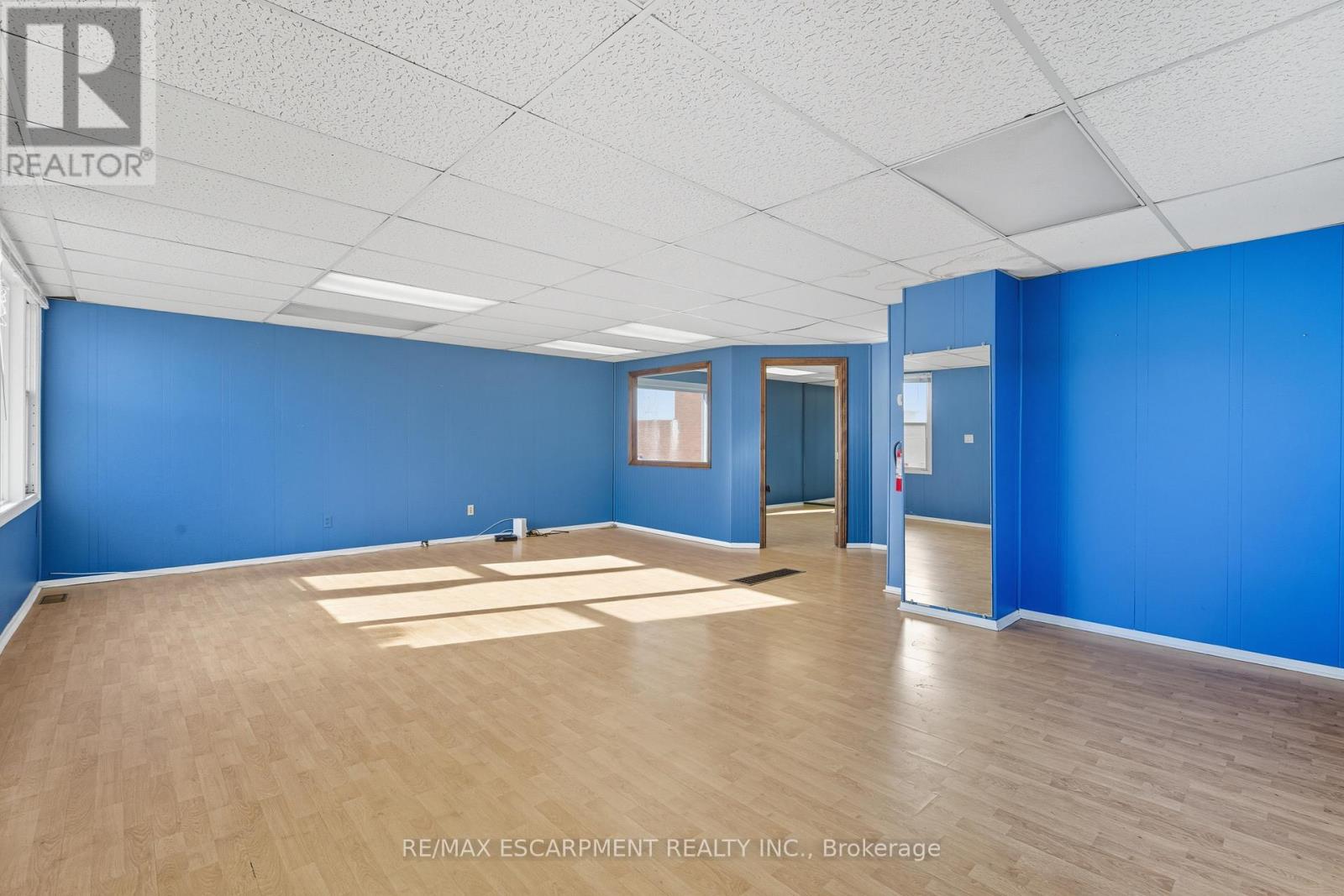 1036 Upper Wentworth Street, Hamilton, Ontario  L9A 4V9 - Photo 11 - X12449654