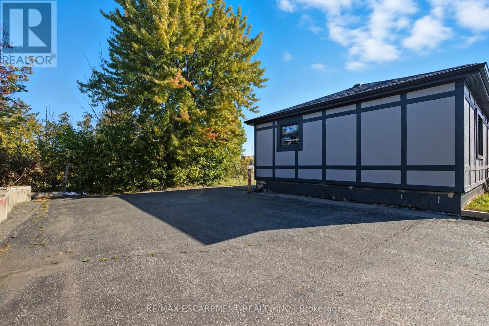1036 Upper Wentworth Street, Hamilton, Ontario  L9A 4V9 - Photo 25 - X12449654