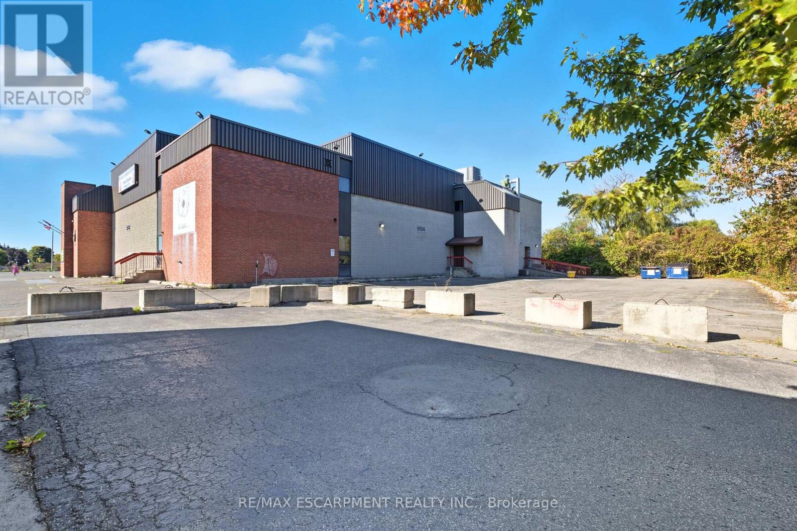 1036 Upper Wentworth Street, Hamilton, Ontario  L9A 4V9 - Photo 26 - X12449654