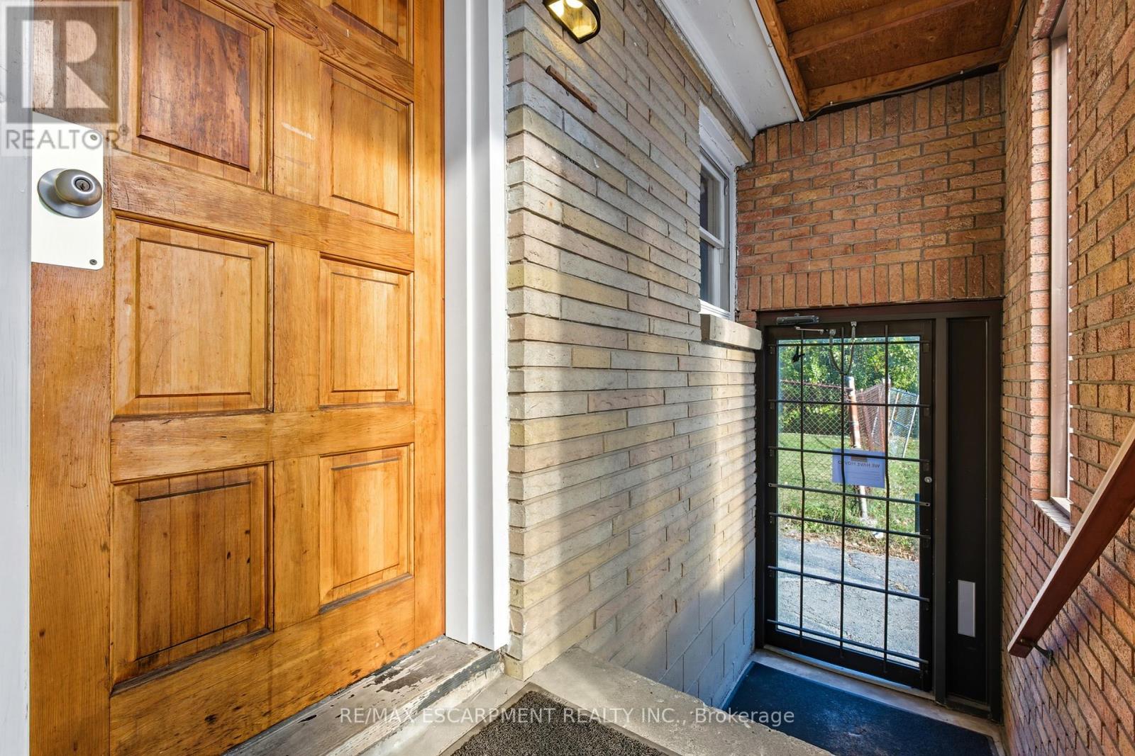 1036 Upper Wentworth Street, Hamilton, Ontario  L9A 4V9 - Photo 8 - X12449654