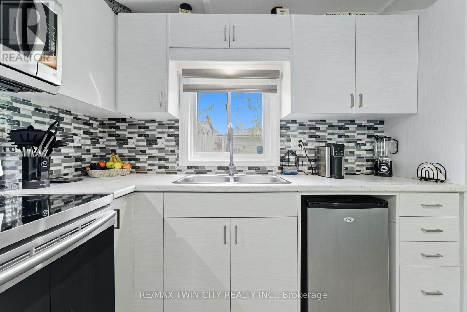 518 - 673 Brant Waterloo Road, North Dumfries, Ontario  N0B 1E0 - Photo 8 - X12449664