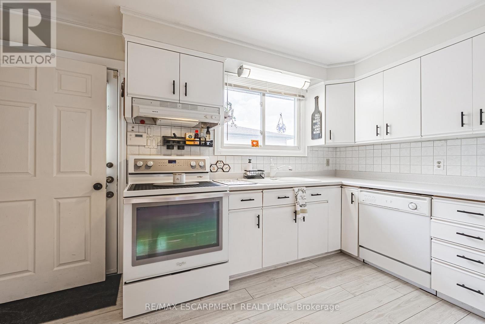 44 Billington Crescent, Hamilton, Ontario  L8T 4R1 - Photo 11 - X12449691