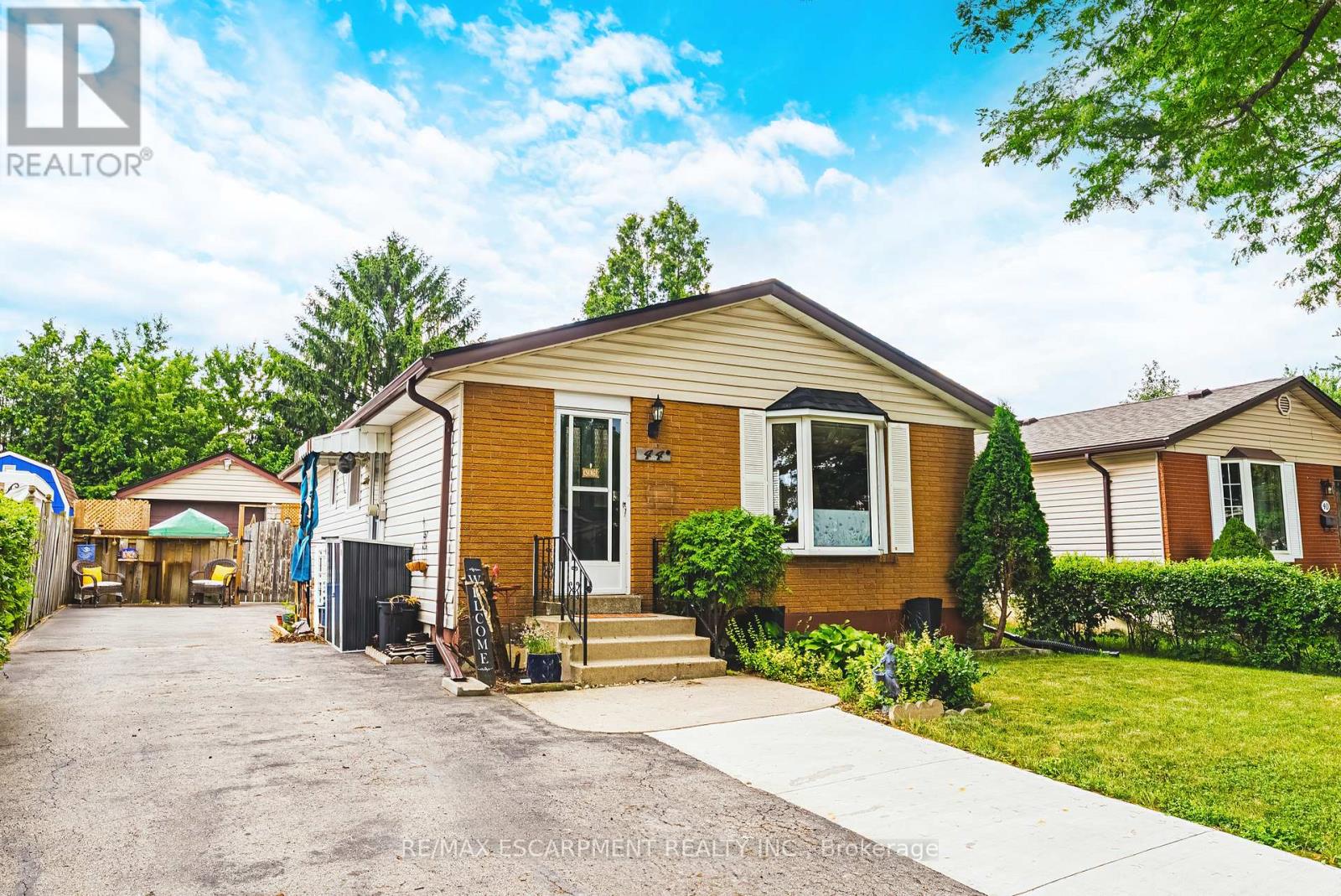 44 Billington Crescent, Hamilton, Ontario  L8T 4R1 - Photo 3 - X12449691