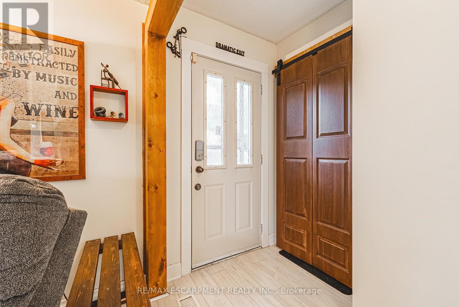 44 Billington Crescent, Hamilton, Ontario  L8T 4R1 - Photo 5 - X12449691