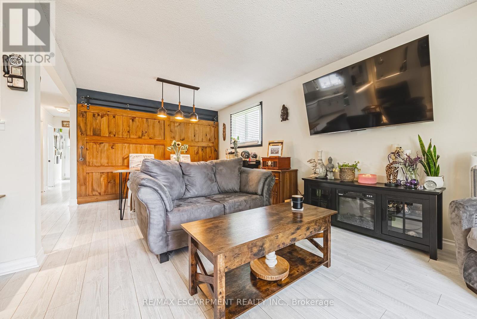 44 Billington Crescent, Hamilton, Ontario  L8T 4R1 - Photo 6 - X12449691