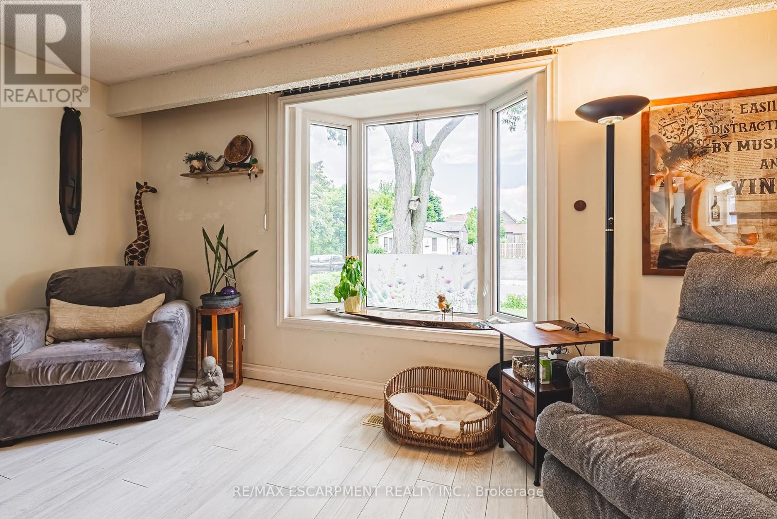 44 Billington Crescent, Hamilton, Ontario  L8T 4R1 - Photo 8 - X12449691