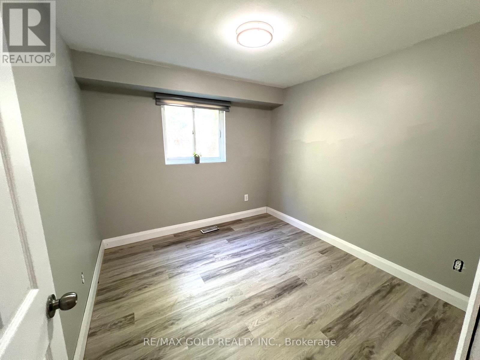 Lower - 156 Mooregate Crescent, Kitchener, Ontario  N2M 2G1 - Photo 13 - X12449696