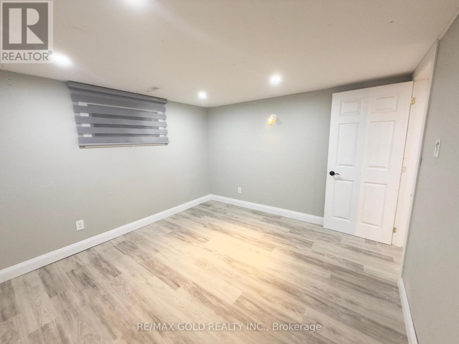 Lower - 156 Mooregate Crescent, Kitchener, Ontario  N2M 2G1 - Photo 19 - X12449696