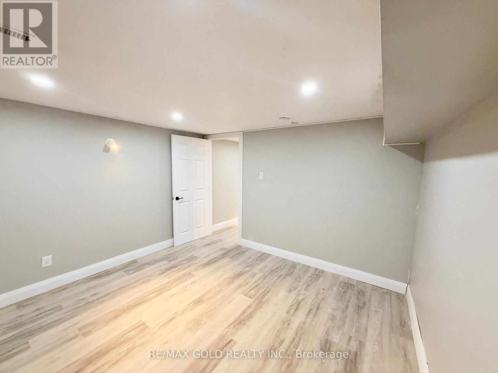 Lower - 156 Mooregate Crescent, Kitchener, Ontario  N2M 2G1 - Photo 21 - X12449696