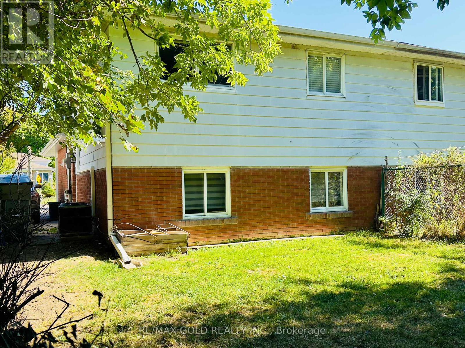 Lower - 156 Mooregate Crescent, Kitchener, Ontario  N2M 2G1 - Photo 25 - X12449696