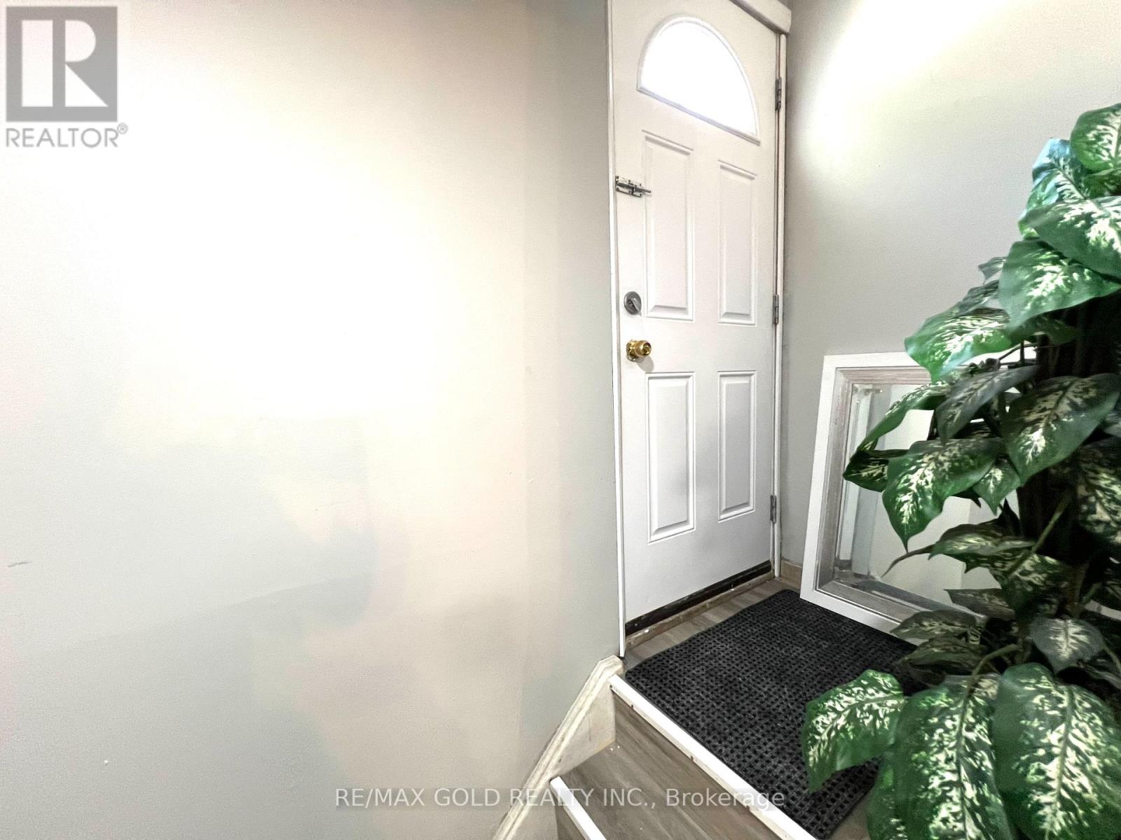 Lower - 156 Mooregate Crescent, Kitchener, Ontario  N2M 2G1 - Photo 3 - X12449696