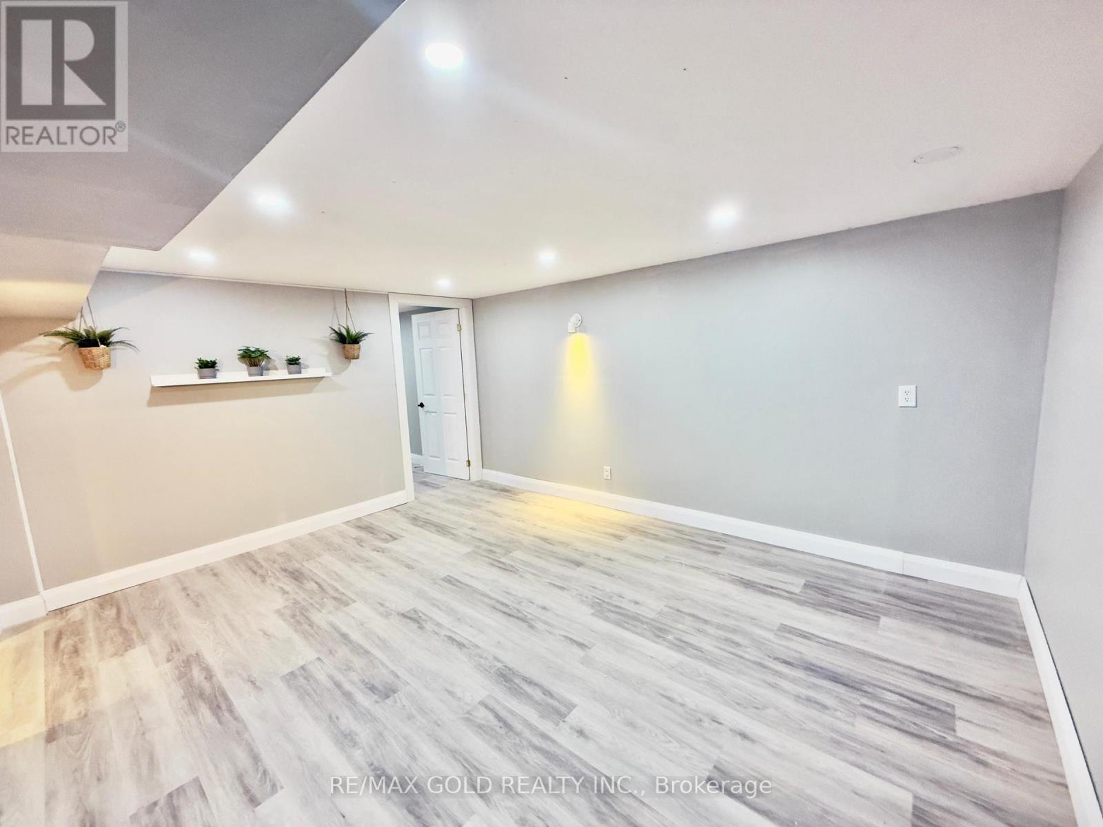 Lower - 156 Mooregate Crescent, Kitchener, Ontario  N2M 2G1 - Photo 6 - X12449696