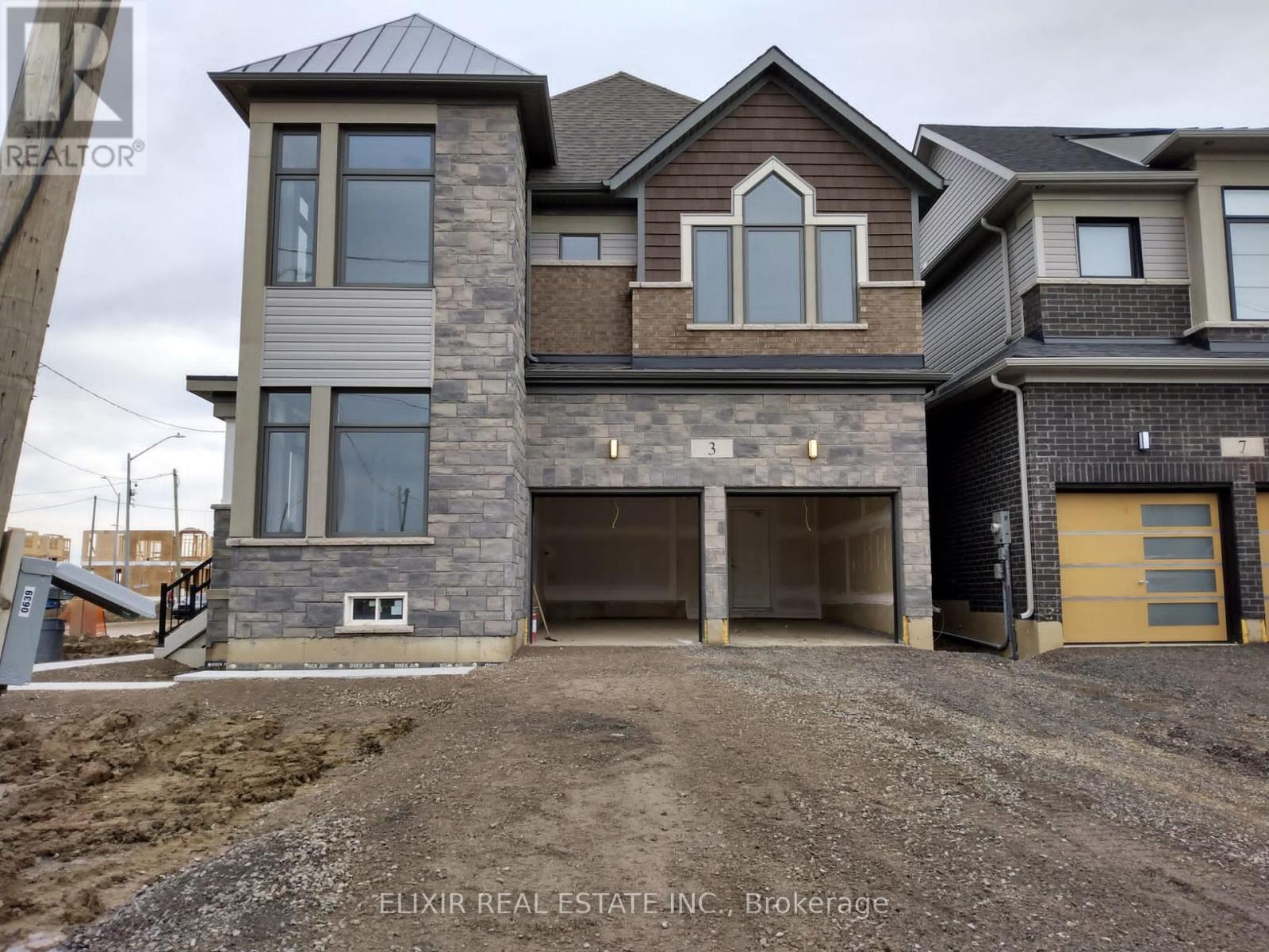 3 WEYLIE STREET E, Hamilton, Ontario