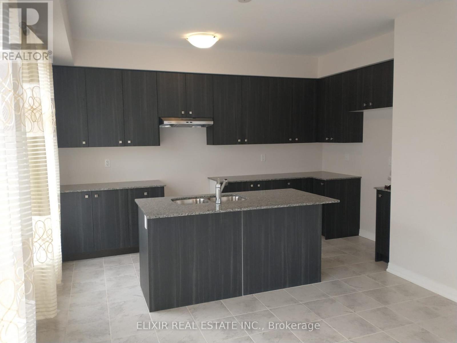 3 Weylie Street E, Hamilton, Ontario  L0R 1W0 - Photo 7 - X12449717