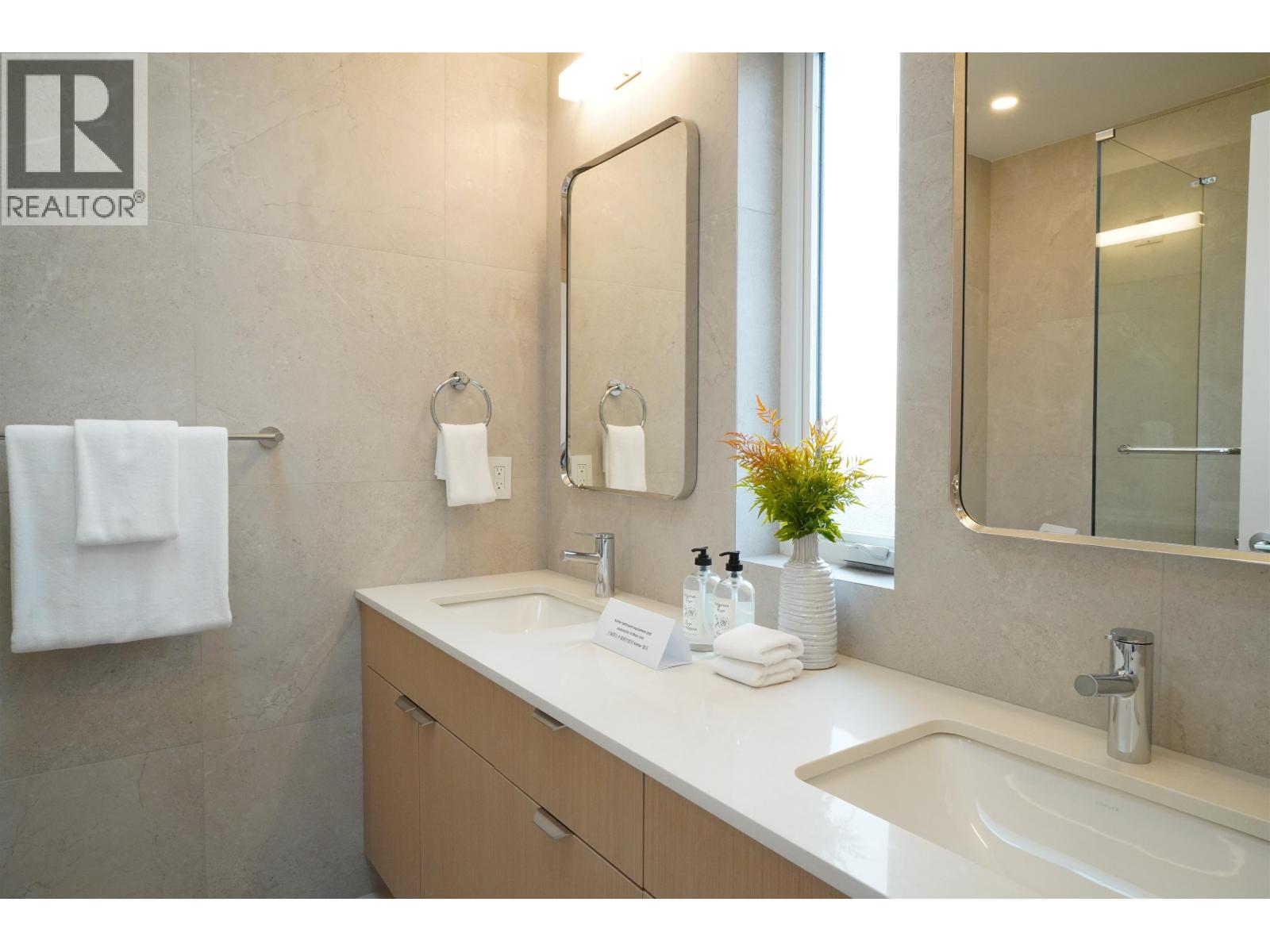6250 Kitchener Street, Burnaby, British Columbia  V5B 2J4 - Photo 17 - R3035145