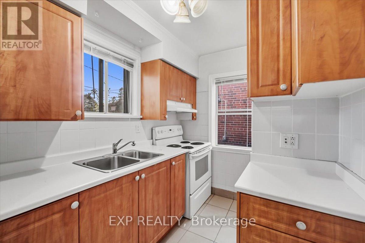 16 King Georges Drive W, Toronto, Ontario  M6M 2G9 - Photo 14 - W12446557