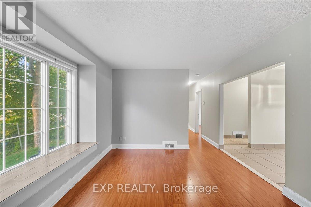 16 King Georges Drive W, Toronto, Ontario  M6M 2G9 - Photo 7 - W12446557