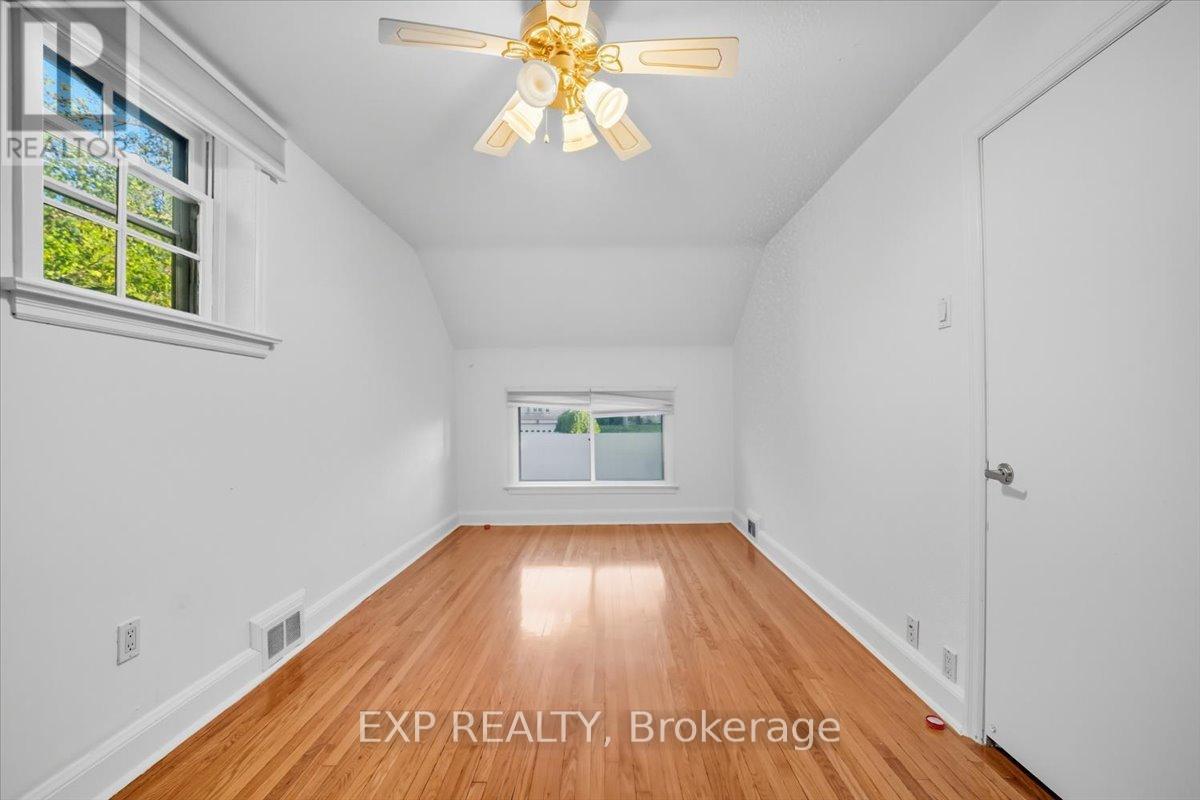 16 King Georges Drive W, Toronto, Ontario  M6M 2G9 - Photo 15 - W12446557
