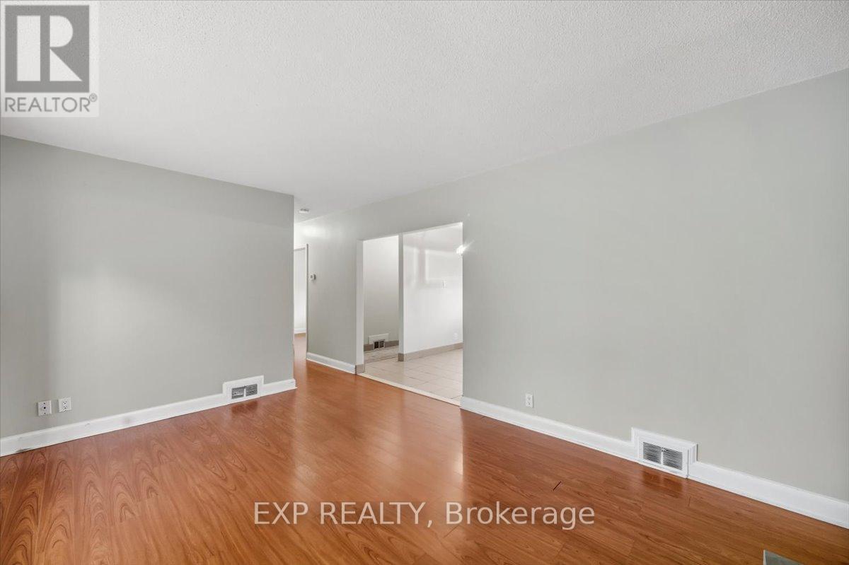 16 King Georges Drive W, Toronto, Ontario  M6M 2G9 - Photo 9 - W12446557