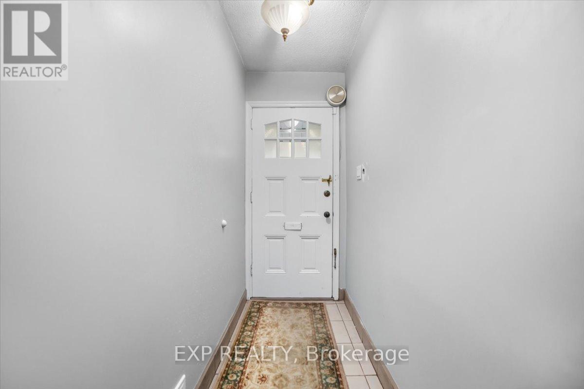 16 King Georges Drive W, Toronto, Ontario  M6M 2G9 - Photo 6 - W12446557
