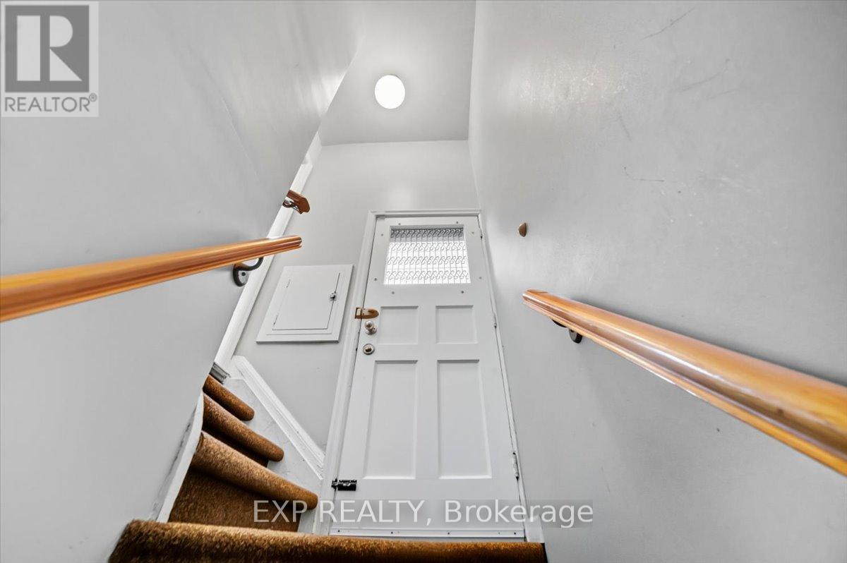 16 King Georges Drive W, Toronto, Ontario  M6M 2G9 - Photo 20 - W12446557