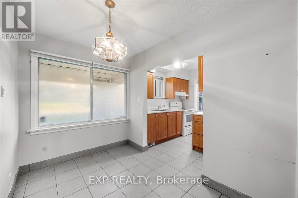 16 King Georges Drive W, Toronto, Ontario  M6M 2G9 - Photo 10 - W12446557