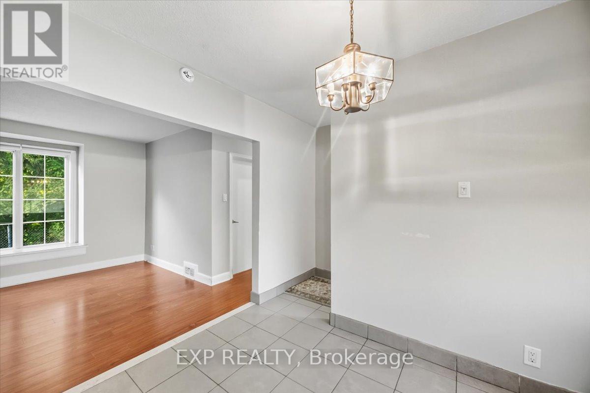 16 King Georges Drive W, Toronto, Ontario  M6M 2G9 - Photo 11 - W12446557