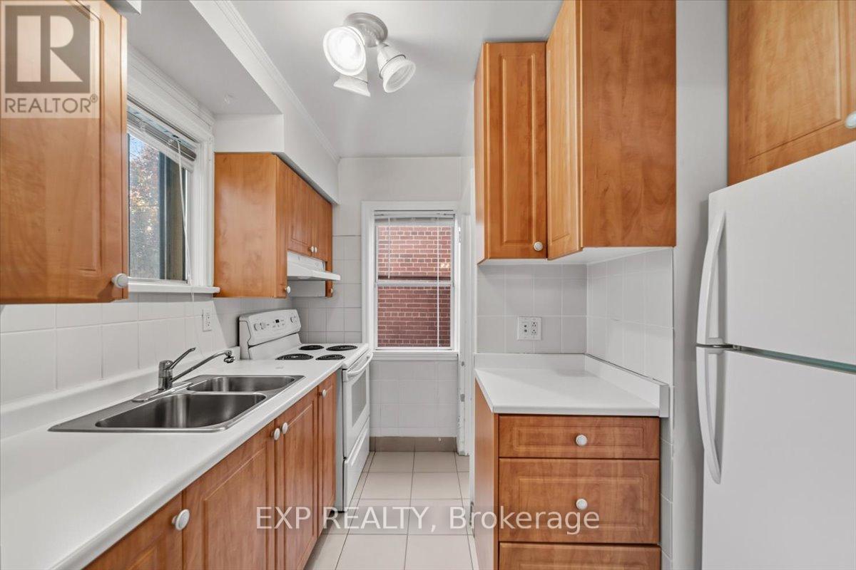 16 King Georges Drive W, Toronto, Ontario  M6M 2G9 - Photo 13 - W12446557
